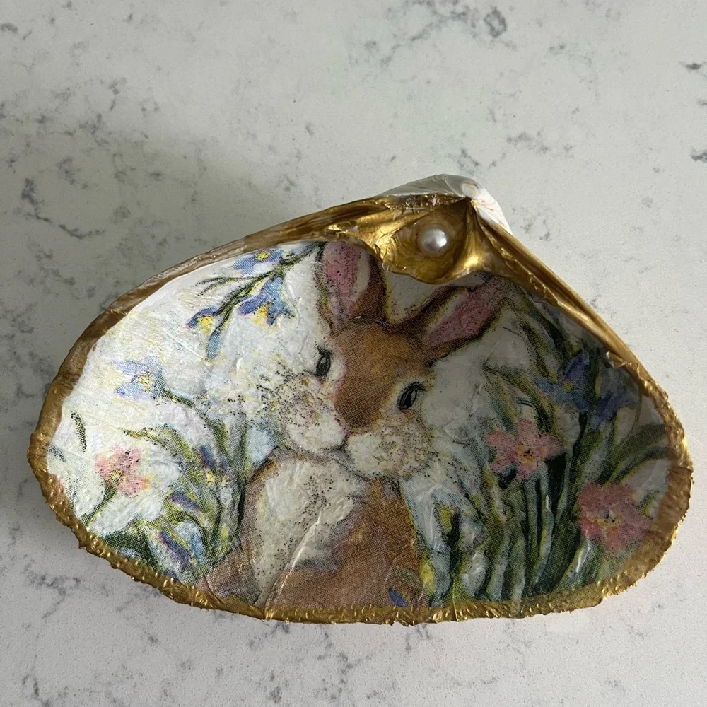 Decoupage Easter bunny shell - Picture 2 of 11